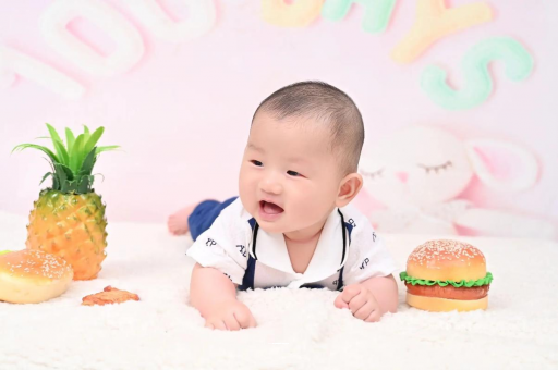 平邑宝宝在妈妈肚子里
